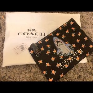 Coach Shark turn lock wristlet26